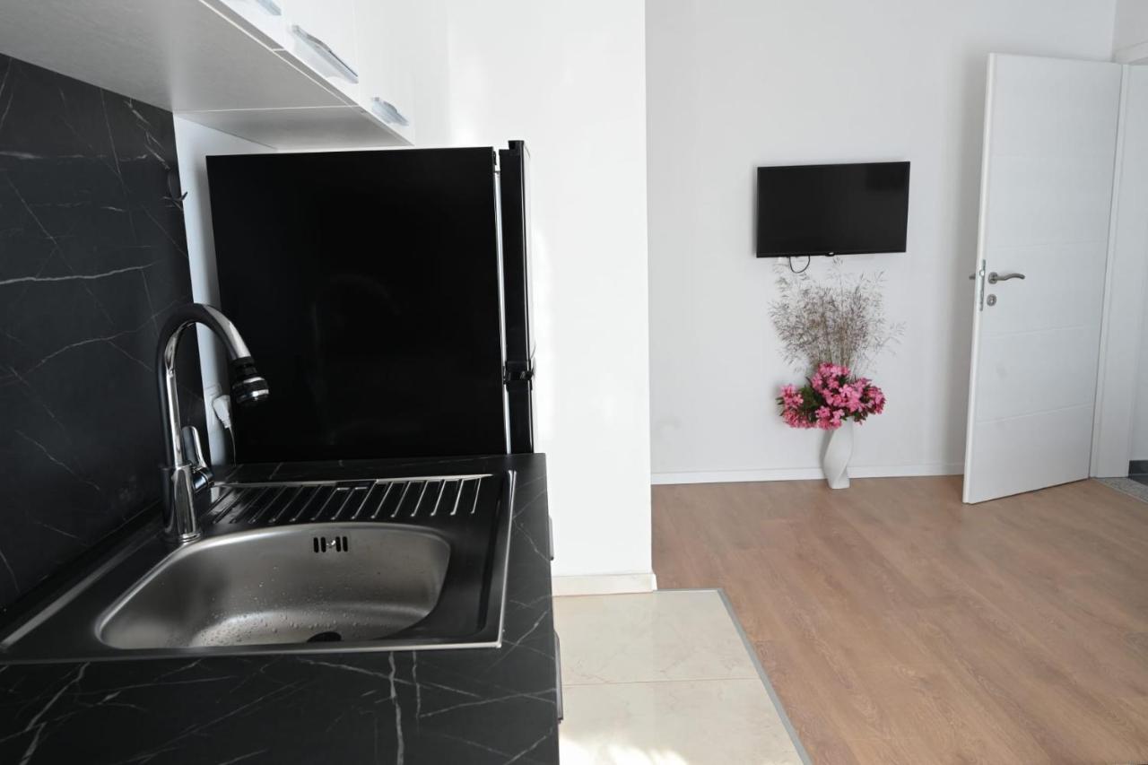 Apartments Astoria Vir Zewnętrze zdjęcie