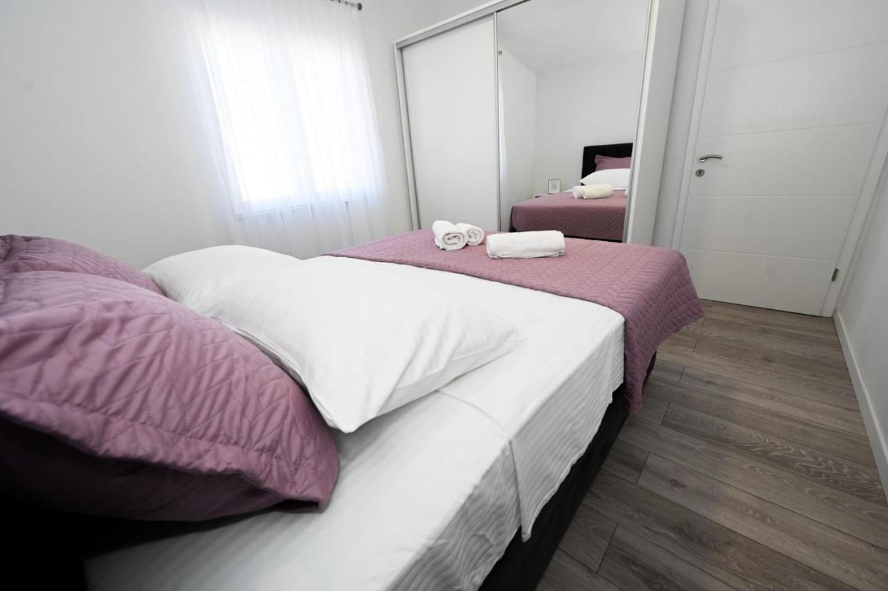 Apartments Astoria Vir Zewnętrze zdjęcie