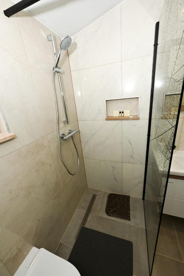 Apartments Astoria Vir Zewnętrze zdjęcie