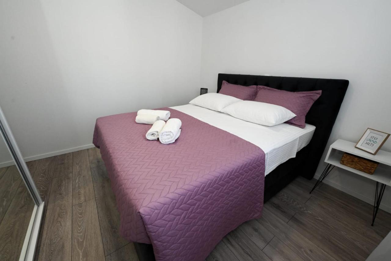 Apartments Astoria Vir Zewnętrze zdjęcie